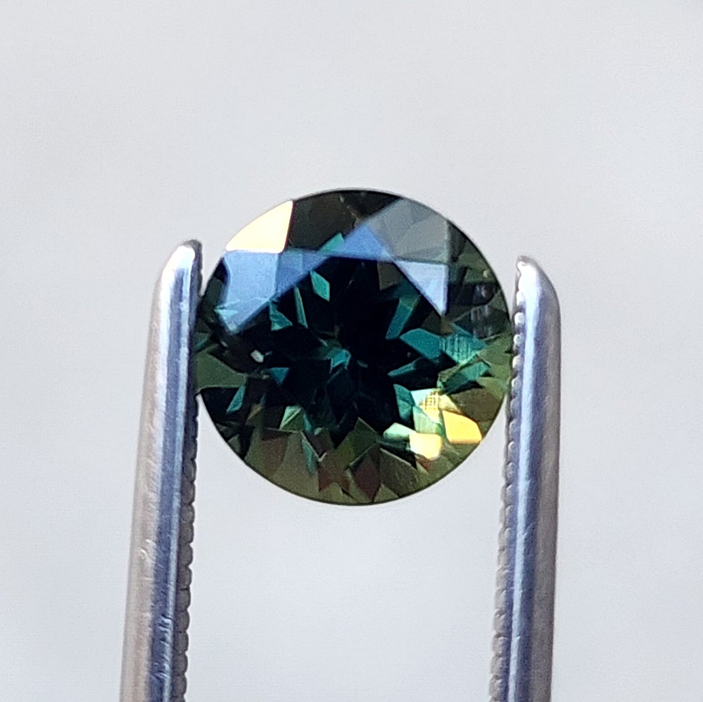 1.13ct forest green australian sapphire round brilliant 