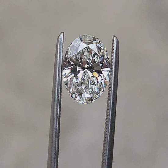 Load and play video in Gallery viewer, 1.26ct Oval Lab Diamond G/VS1
