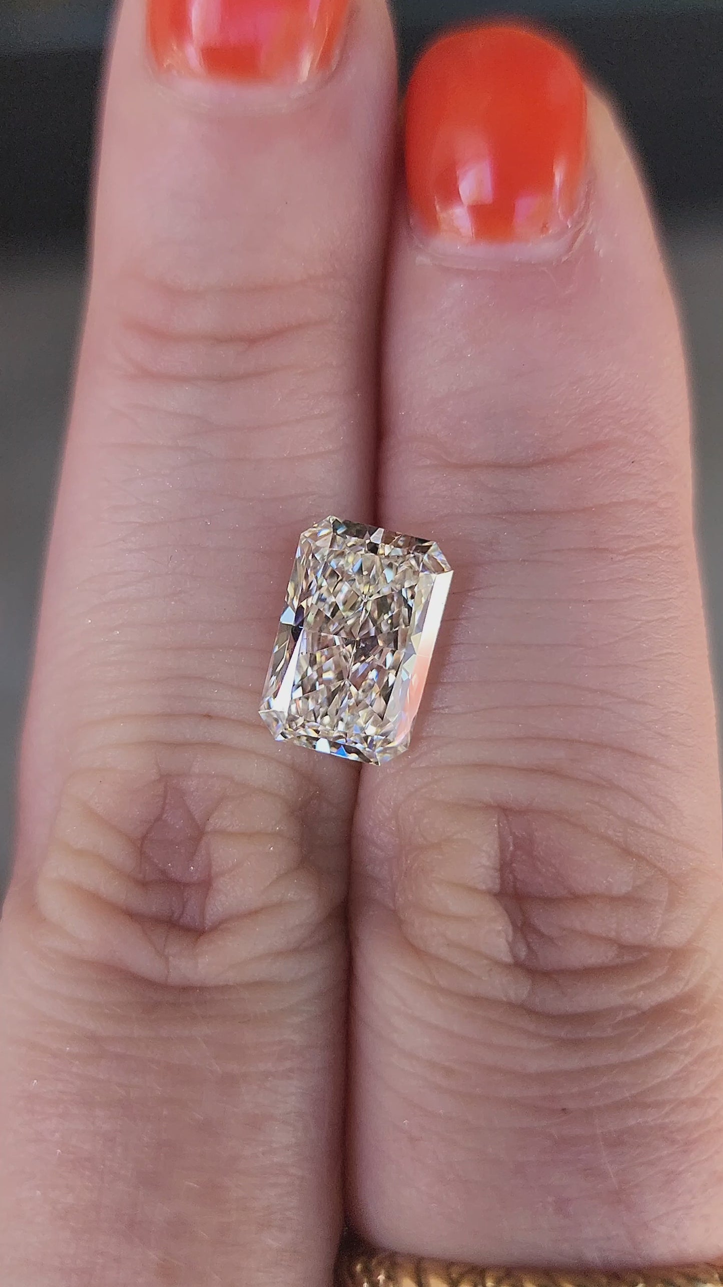 Load and play video in Gallery viewer, 3.36ct Radiant Cut Lab Diamond I/VS2
