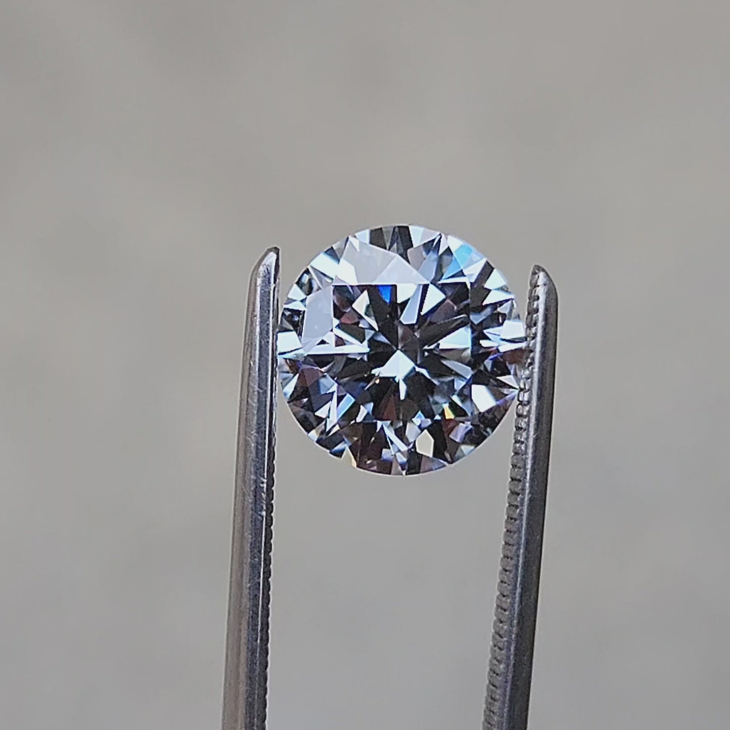 1.70ct faint blue lab diamond round brilliant