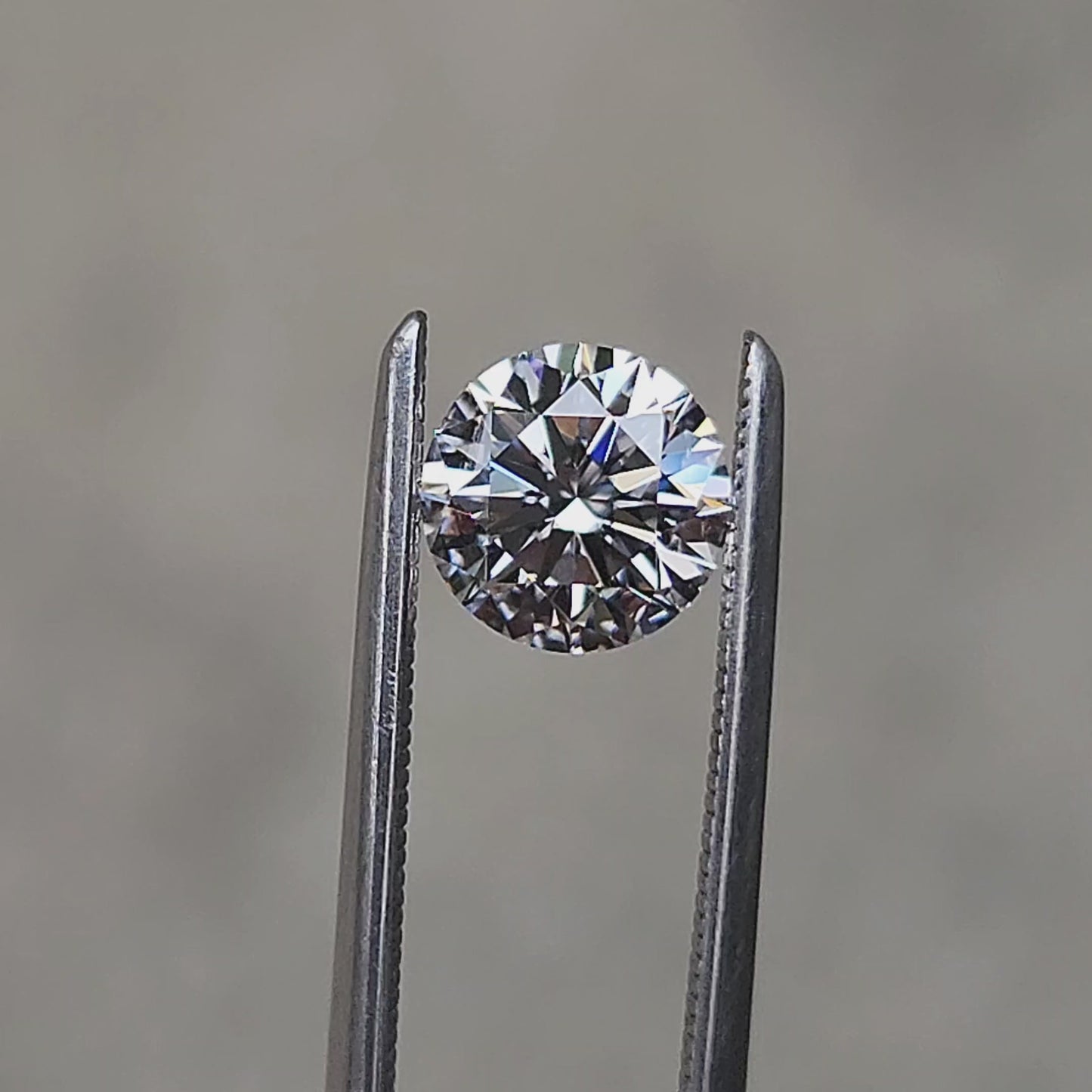 Load and play video in Gallery viewer, .86ct D/VS2 round brilliant lab diamond loose for build your own ring
