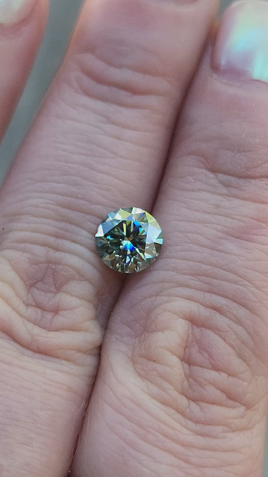 Load and play video in Gallery viewer, 1.24ct Round Seafoam Moissanite 7mm

