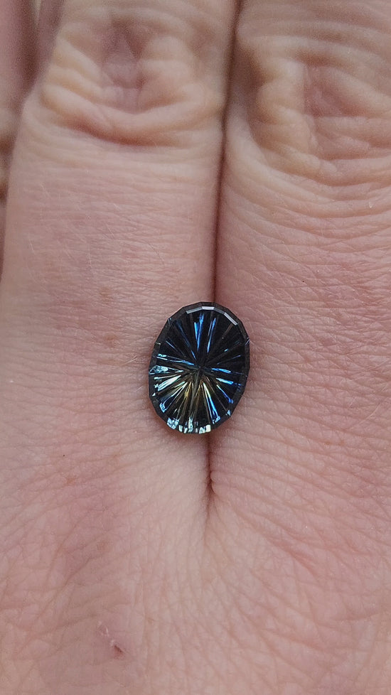 Load and play video in Gallery viewer, 2.15ct Natural Parti Australian Sapphire Oval - Starbrite Cut by John Dyer
