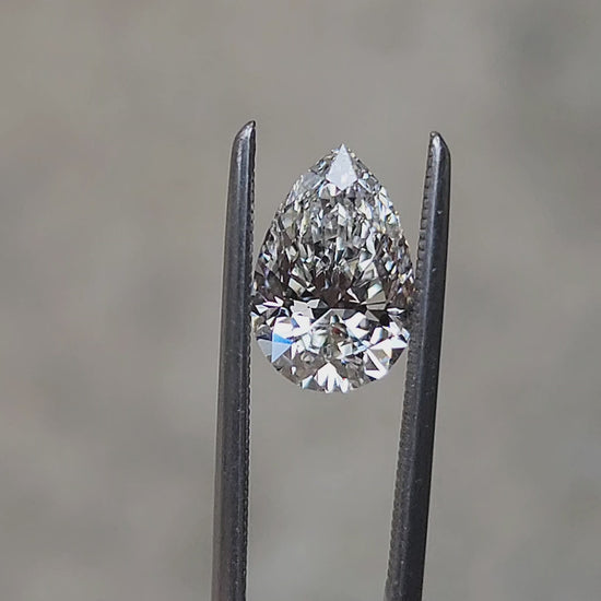 Load and play video in Gallery viewer, 1.42ct pear lab diamond G/VS1
