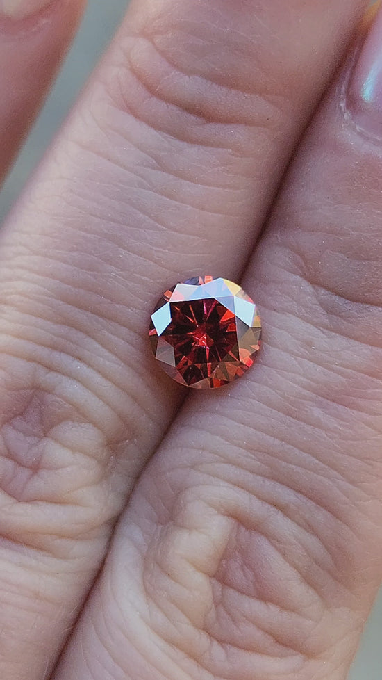 Load and play video in Gallery viewer, 1.53ct Round Red Moissanite 7.5mm
