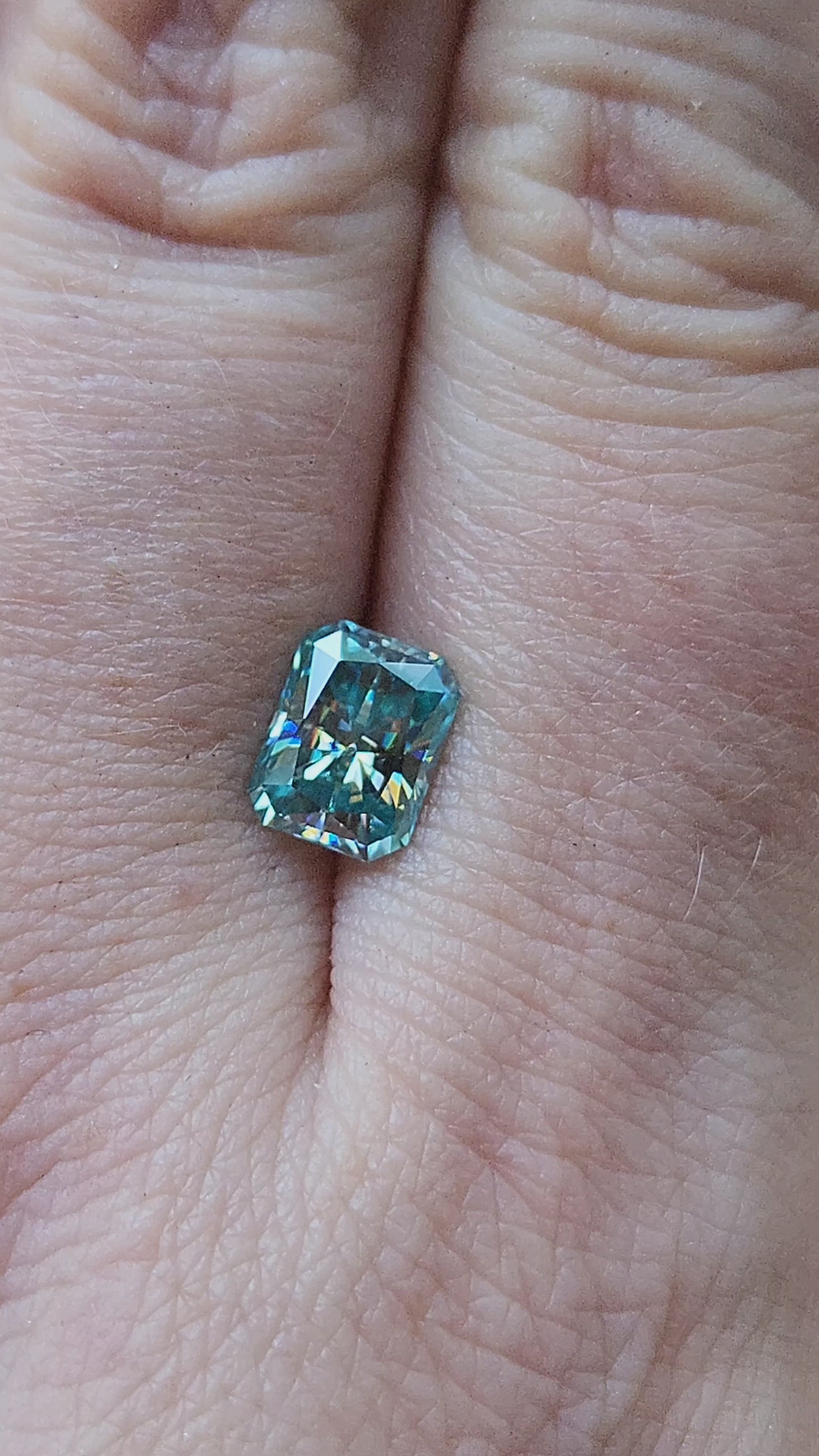 Load and play video in Gallery viewer, 1.50ct Emerald Radiant Cut Seafoam Moissanite 8x6mm
